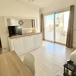 아파트 Incantevole Con Piscina